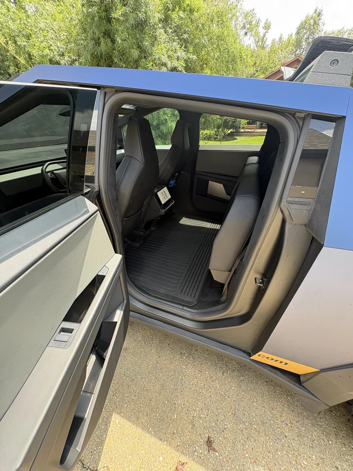 Detailed truck rear cabin